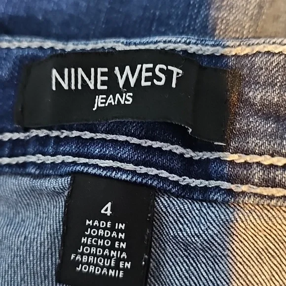 3/$25 Nine West Size 4 Straight Leg Jeans Cropped Capri - Picture 3 of 3